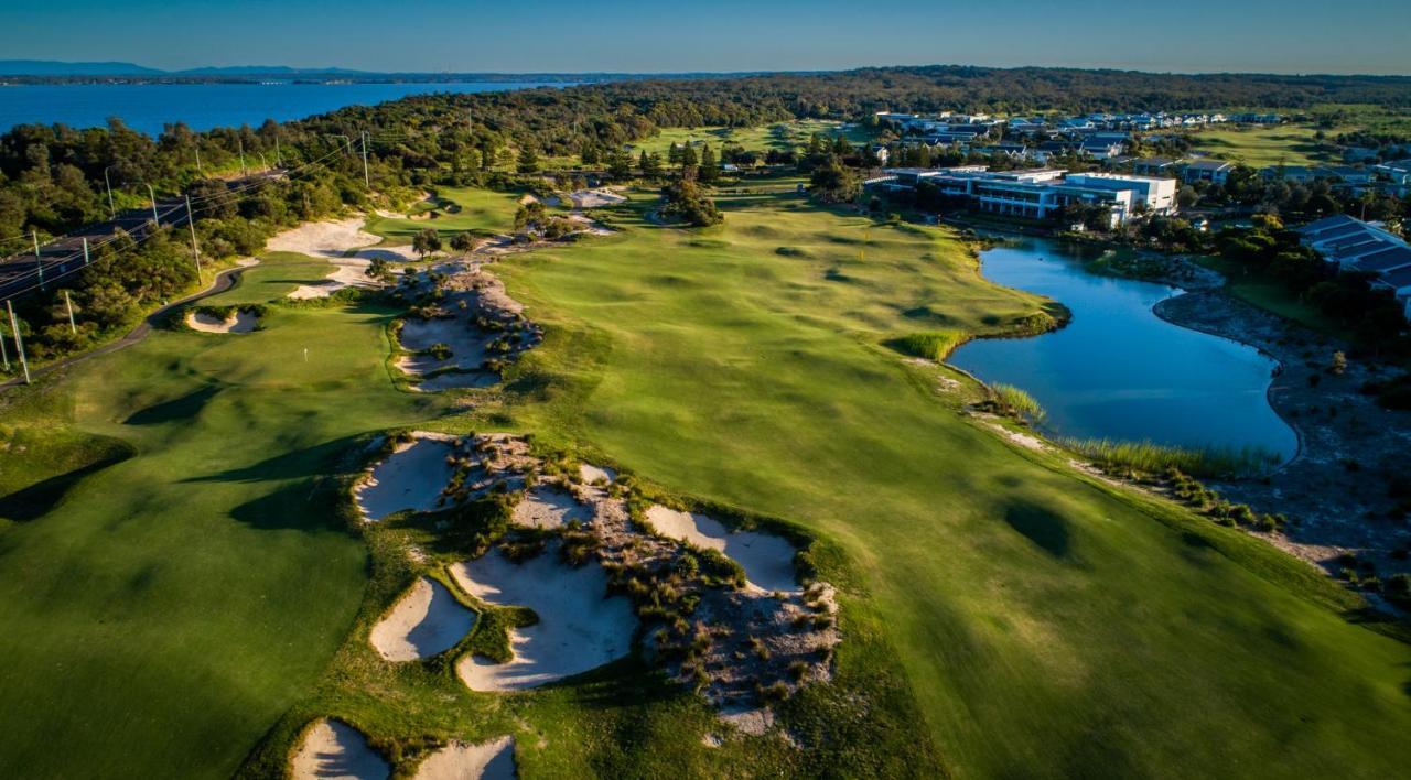 Pullman Magenta Shores Resort Entrance Exterior photo Aerial view of the 18th hole at the 2019 U.S. Open