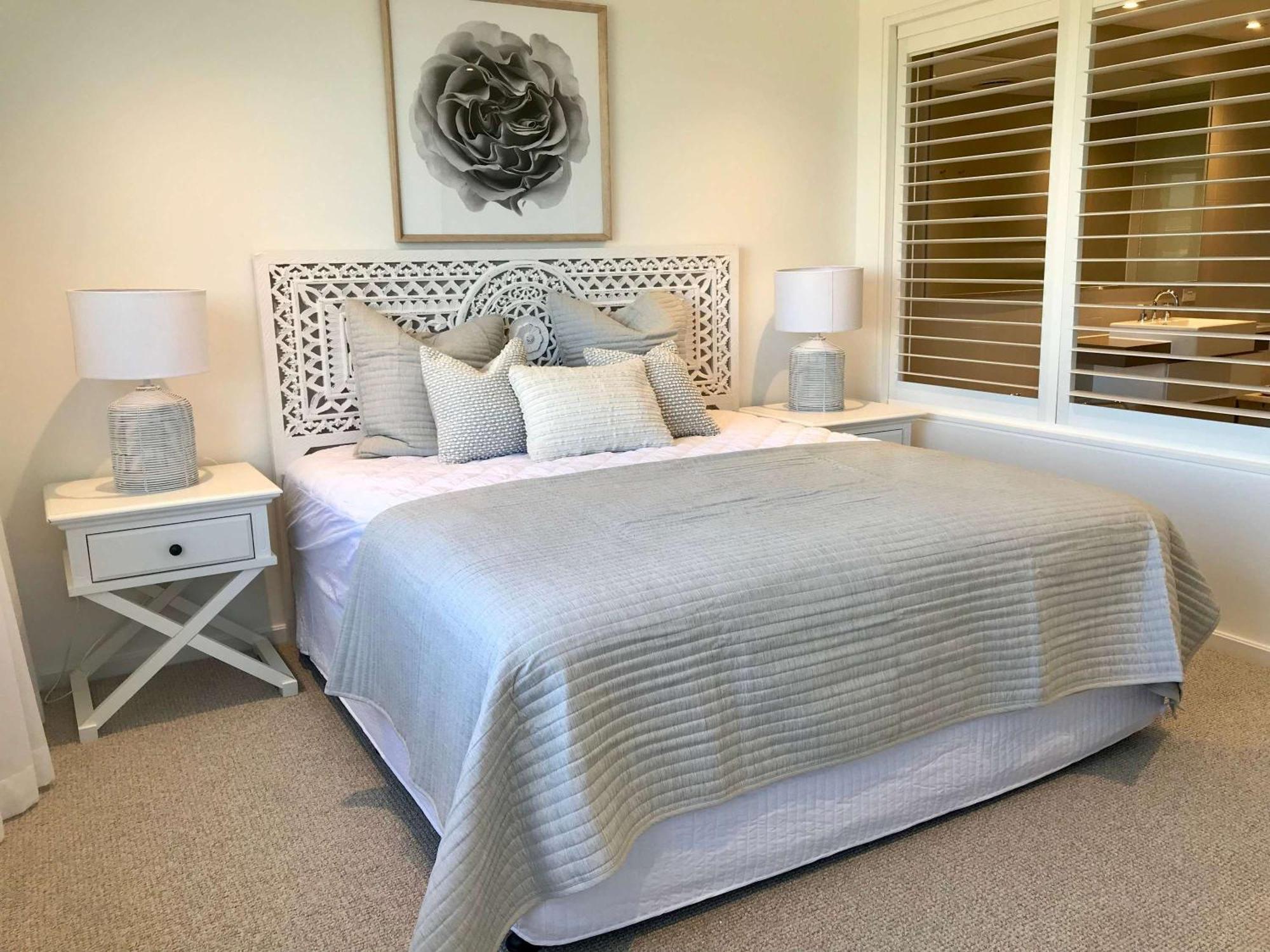 Pullman Magenta Shores Resort Entrance Exterior photo A bed with a duvet cover