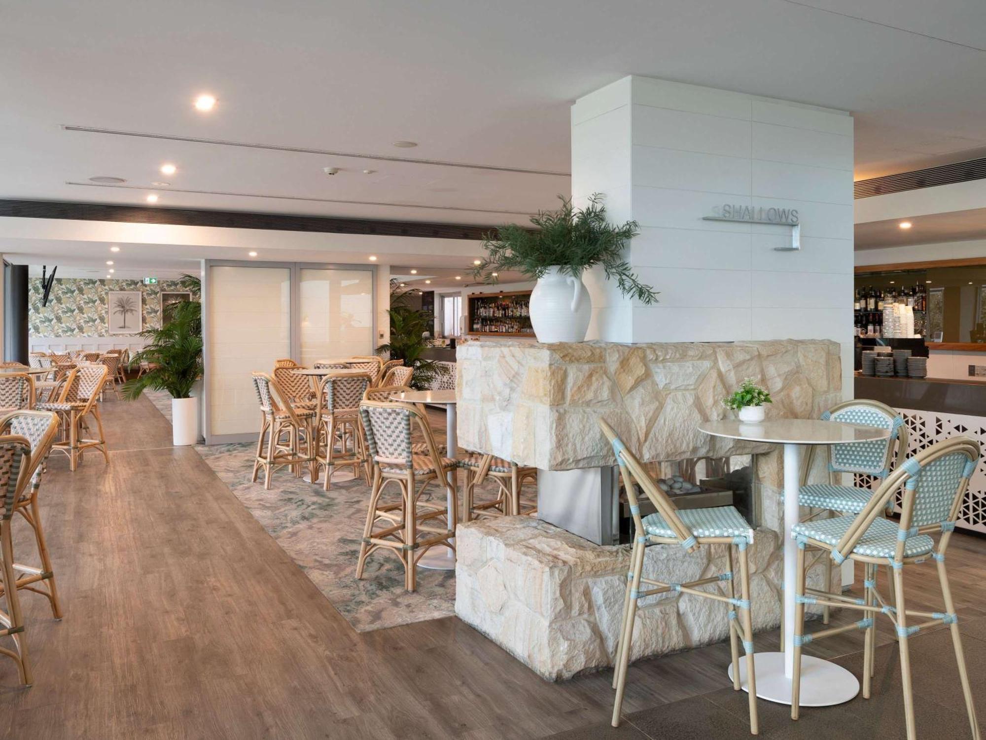 Pullman Magenta Shores Resort Entrance Exterior photo The Club at Sydney Airport