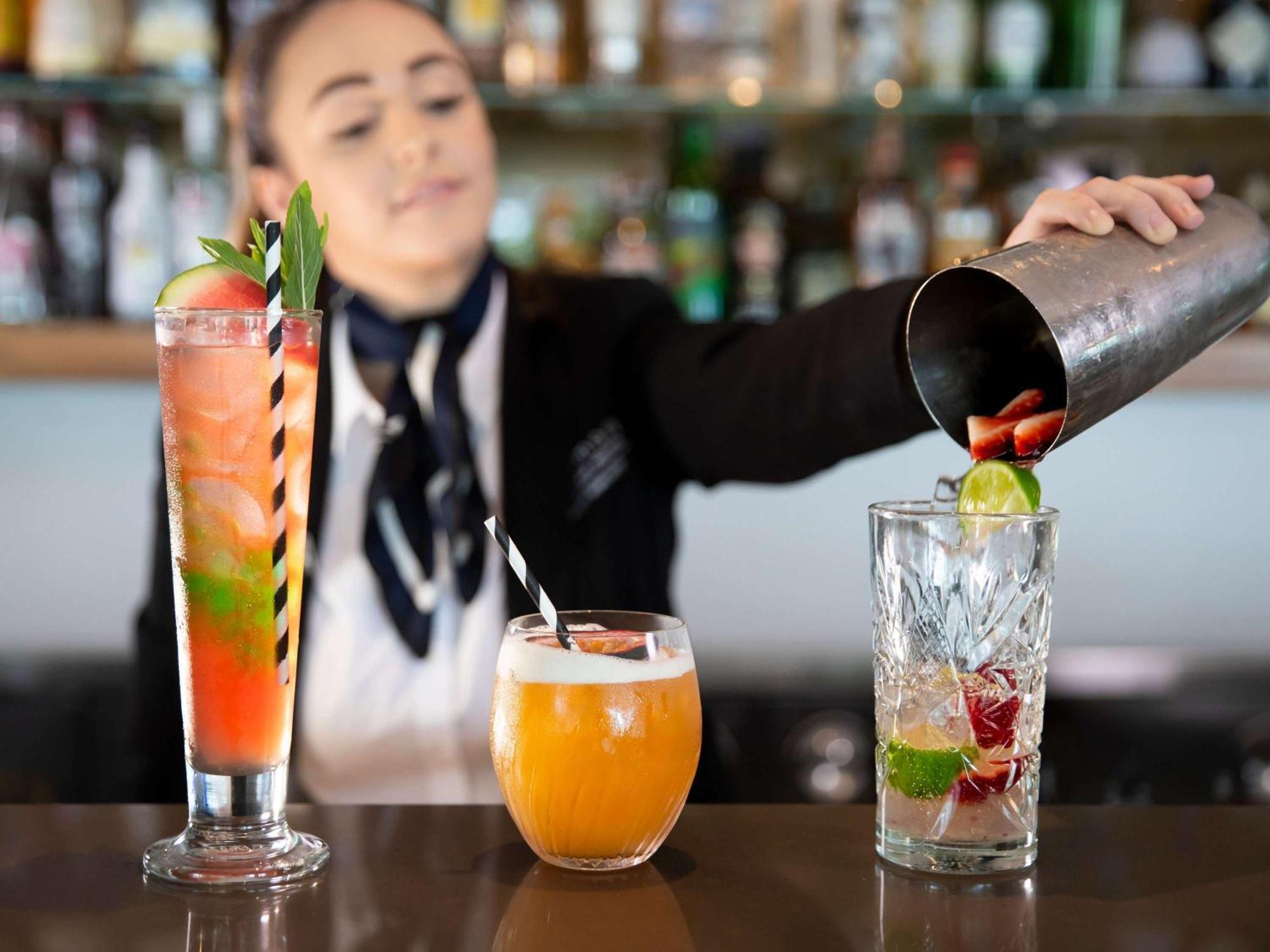 Pullman Magenta Shores Resort Entrance Exterior photo A bartender mixing drinks