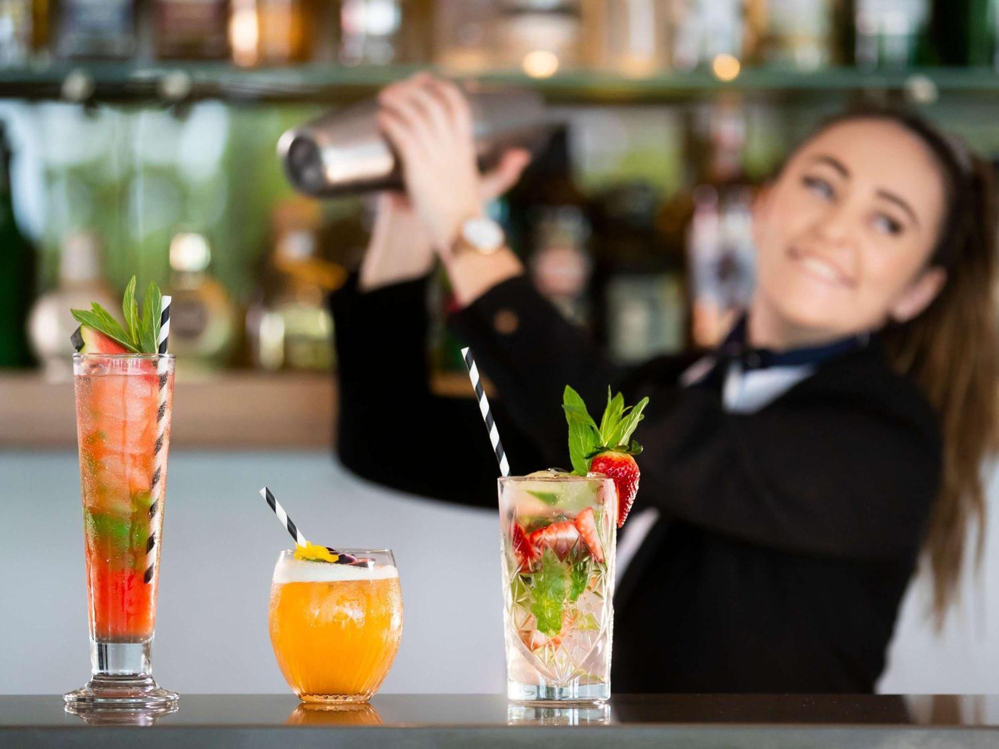 Pullman Magenta Shores Resort Entrance Exterior photo A bartender shaking a cocktail