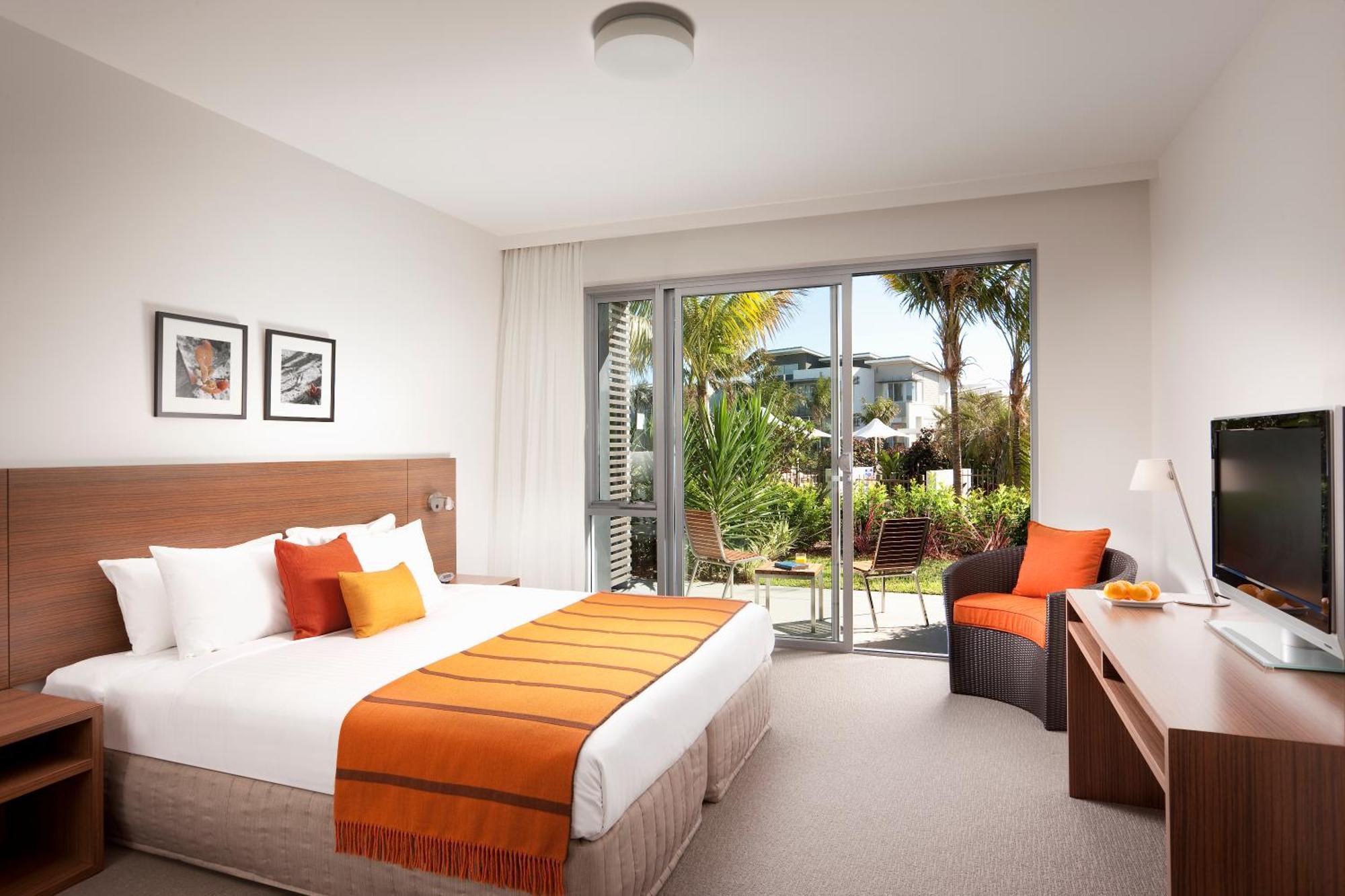 Pullman Magenta Shores Resort Entrance Exterior photo A room at the Mantra on Saltwater Island