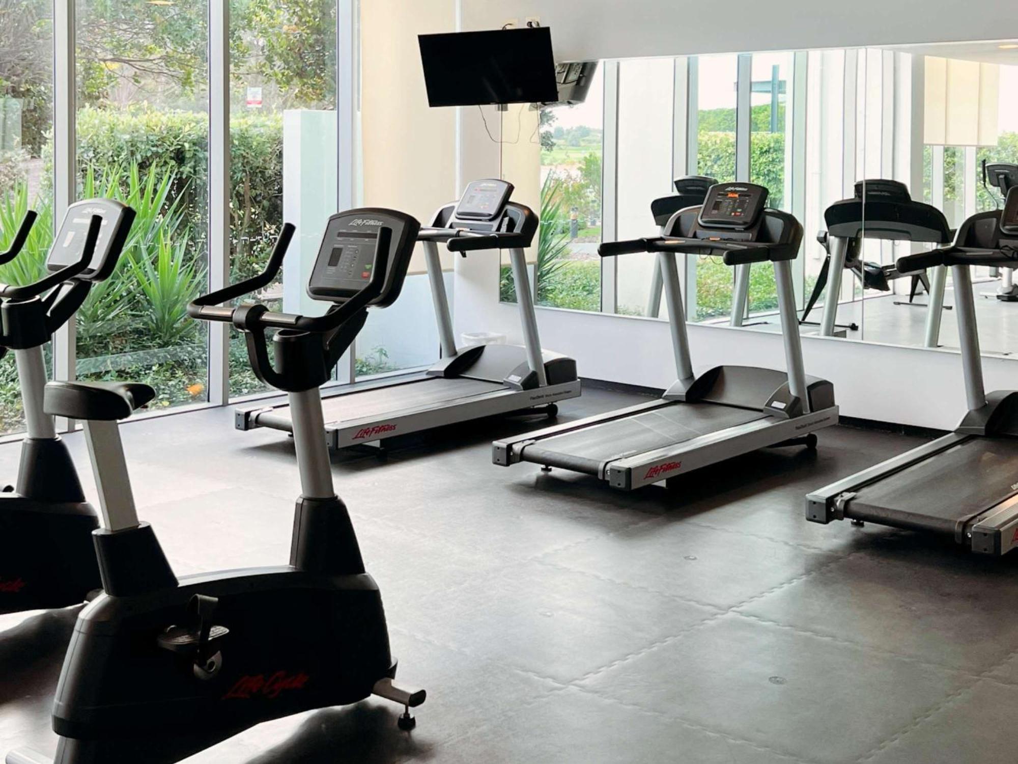 Pullman Magenta Shores Resort Entrance Exterior photo A gym at a hotel