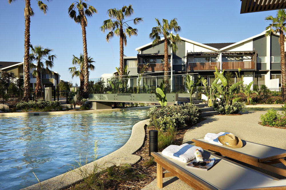 Pullman Magenta Shores Resort Entrance Exterior photo The resort's pool